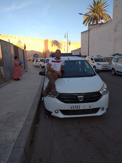 White Taxi's direction Al manaal 5DH