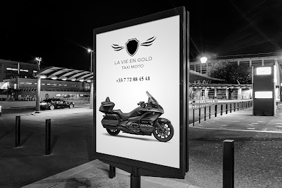 Taxi Moto - La Vie en Gold