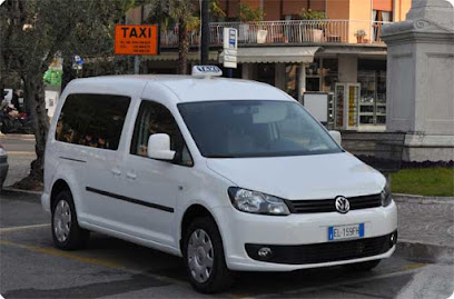 Taxi Garda car