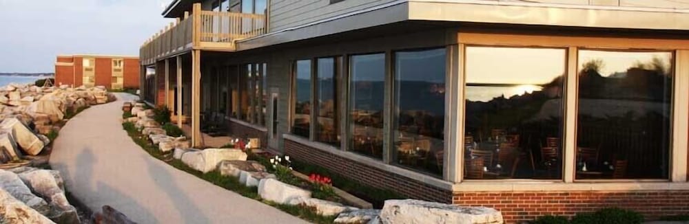 Lighthouse Inn On Lake Michigan