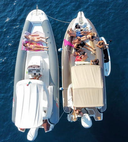 Skyseacharter Noleggio Barche e Gommoni con e senza patente a Milazzo - Taxi Boat h24 - Tour ed escursioni alle Isole Eolie.