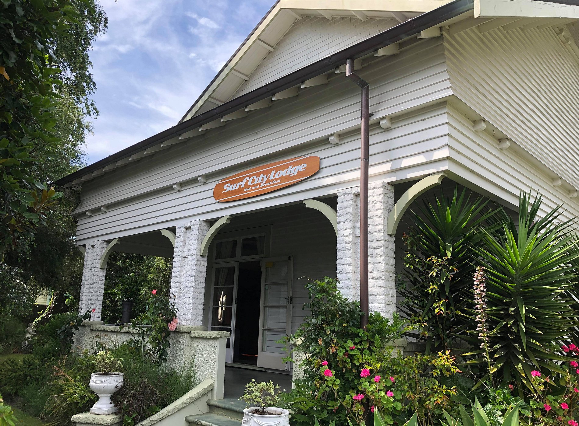 Surf City Lodge - Bed & Breakfast